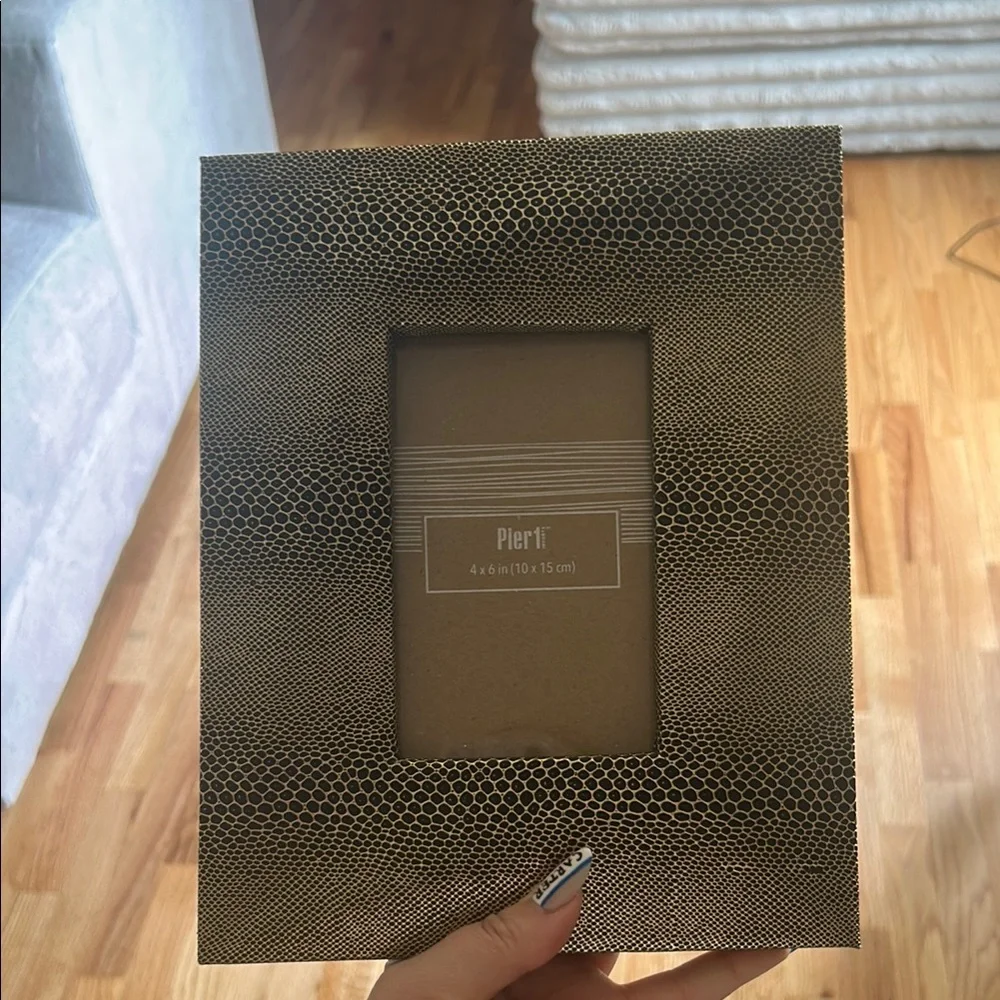 Pier 1 Gold Snakeskin Accent Picture Frame 4x6